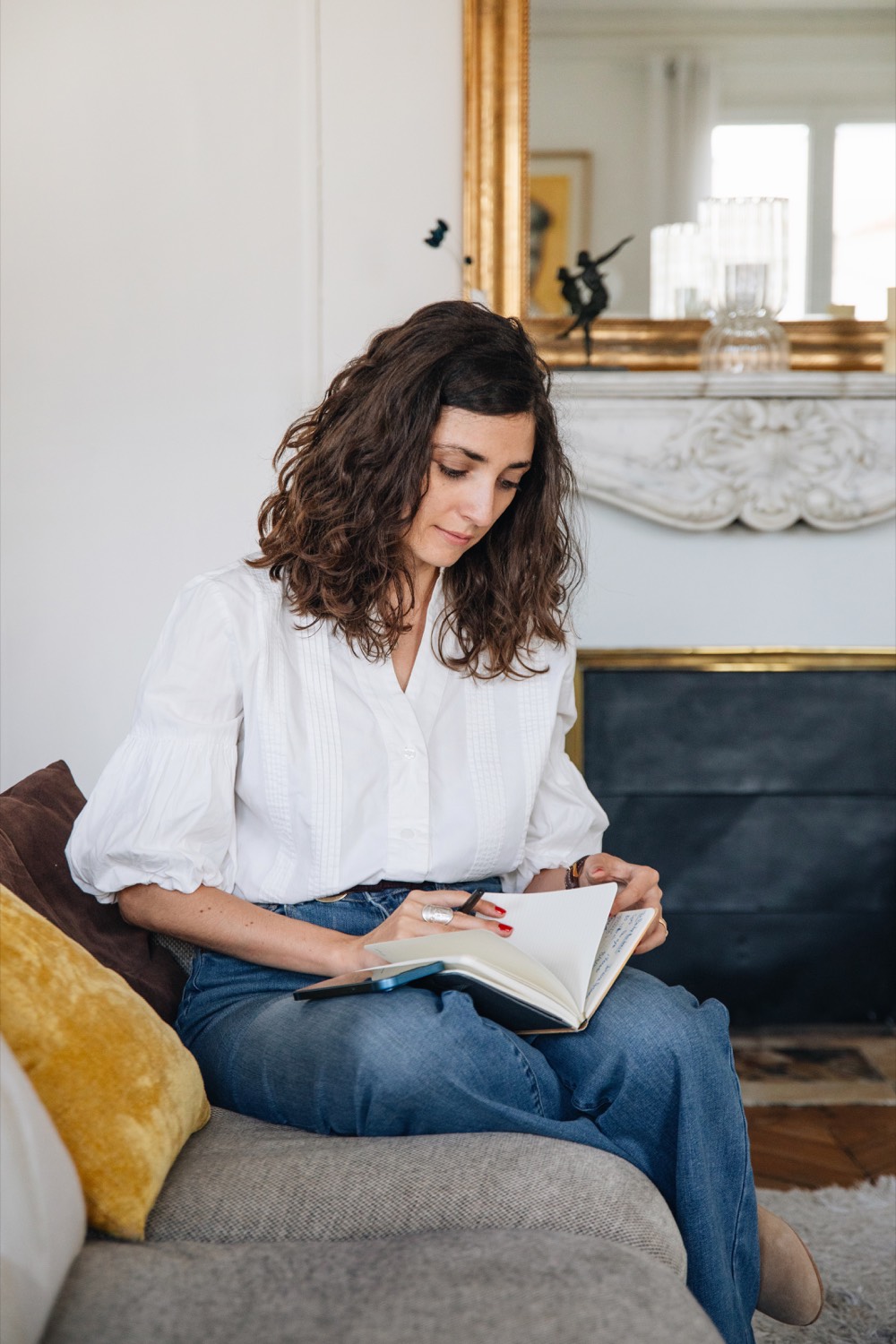 Héloïse Gimbert, avocate et formatrice, prenant des notes